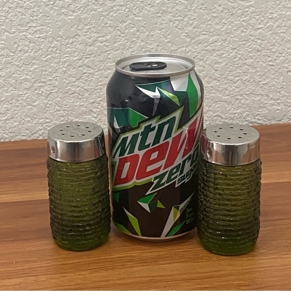 Vintage MCM Mid Century Modern Avocado Green Textured Glass Salt & Pepper Shaker - Picture 4 of 13